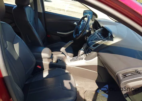 2013 Ford Focus Se z USA, uszkodzony, nr VIN 1FADP3F21DL380855